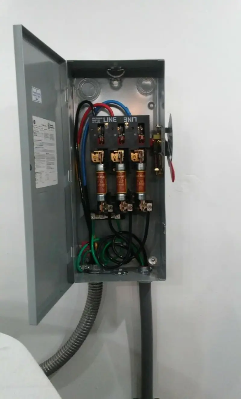 Three-phase disconnect switch installed for Smoke Detector Installation in Lake Elsinore
